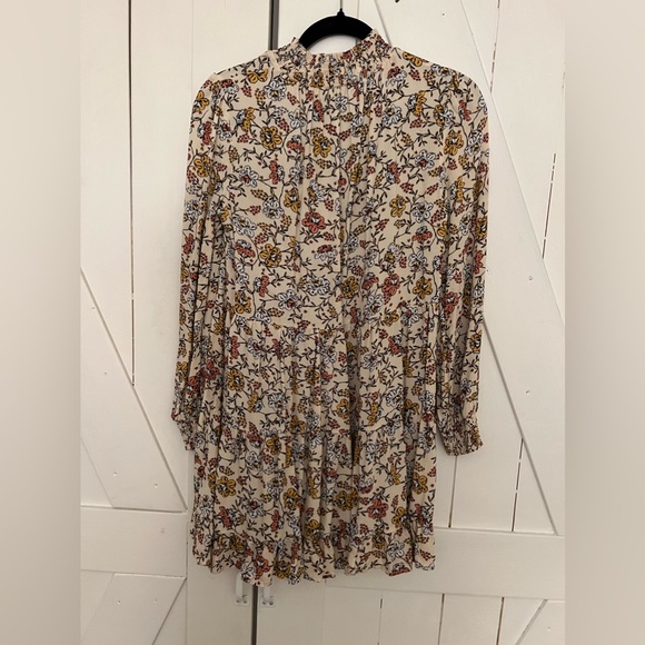 Miss Selfridge Dress
Size US 4
Color: Flower pattern; creams stunning! - Picture 1 of 7